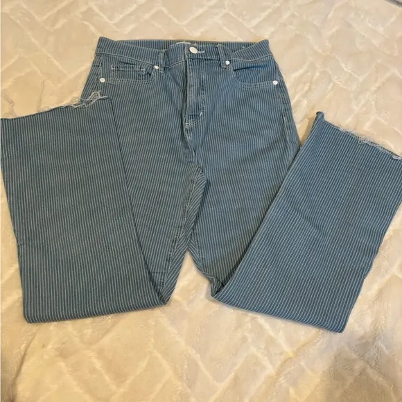 Women's LOFT Denim Kick Crop Jeans - Has light white stripes Size 27/4