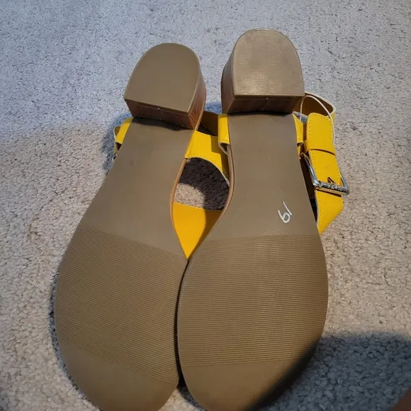 Yellow Jones New York Thong Sandals