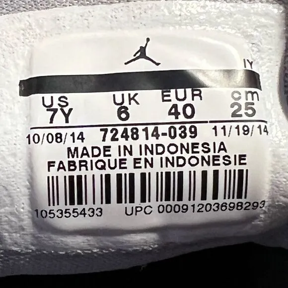 Youth JORDAN Future Low GS Wolf Grey Basketball Sneakers / Size 7Y